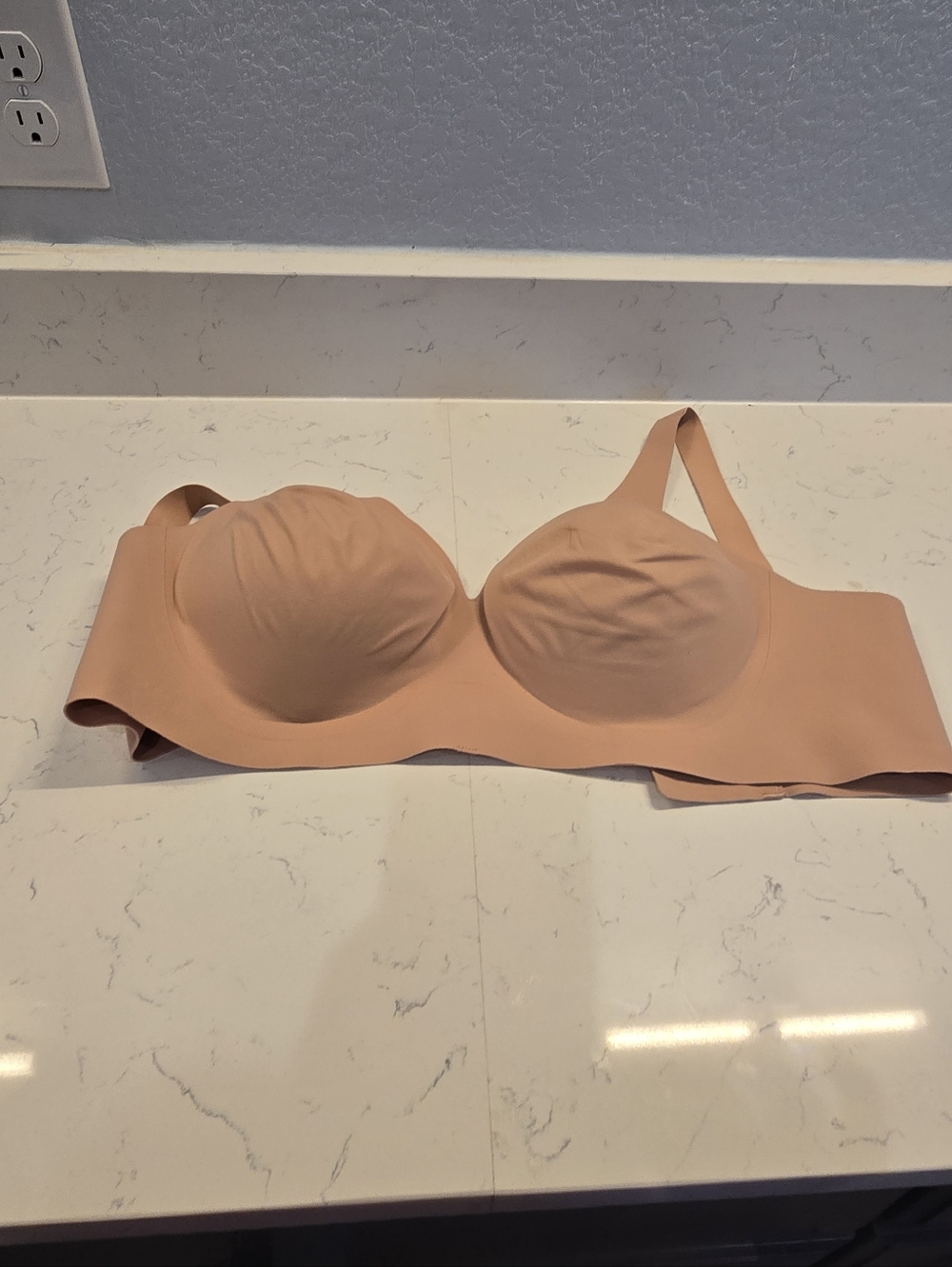 Seamless Nude Strapless Convertible Bra with Smooth Cups